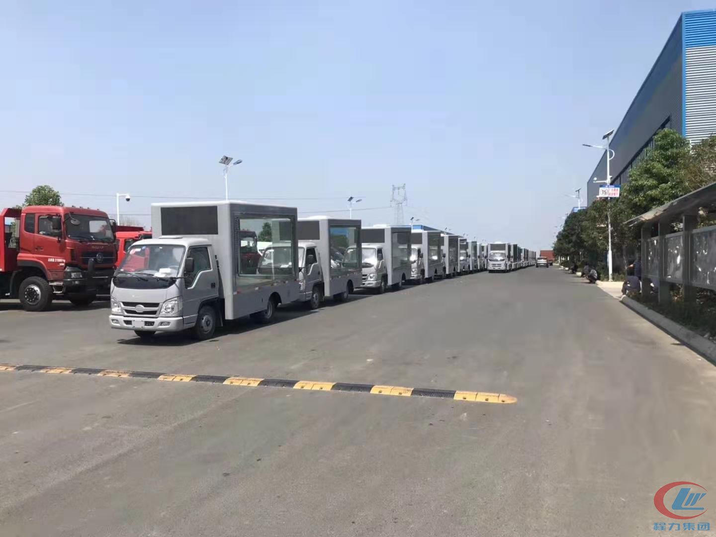 bg大游专汽广告车出口非洲国家